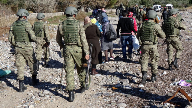 Çanakkale'de 74 yabancı uyruklu yakalandı