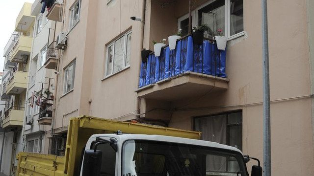 Çanakkale'de bir evden 3 kamyon çöp çıktı