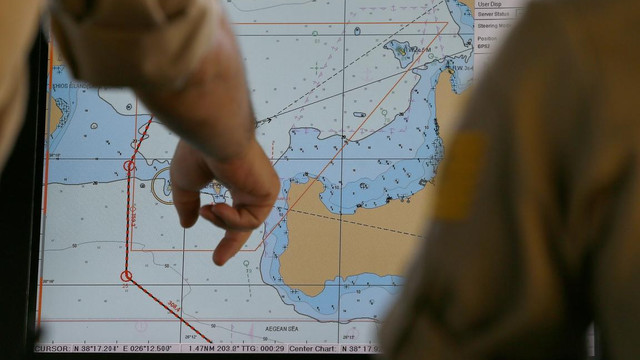 Çeşme'de kaçakları taşıyan botun batması