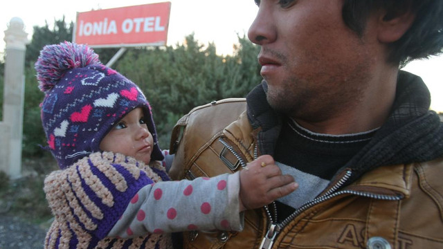 Çeşme'deki sığınmacılara yardım