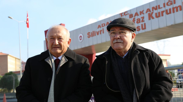 CHP'li vekillerin Dündar ve Gül'ü ziyareti