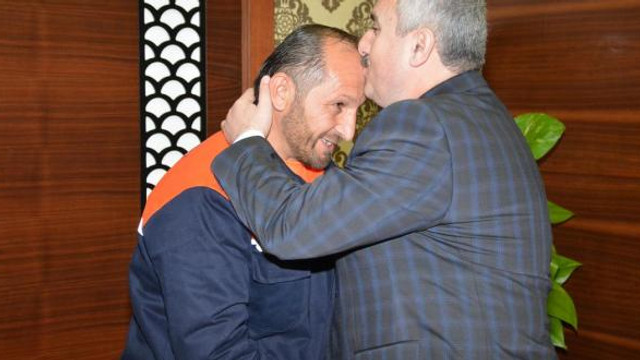 Çöpte bulduğu 20 bin lirayı sahibine teslim etti