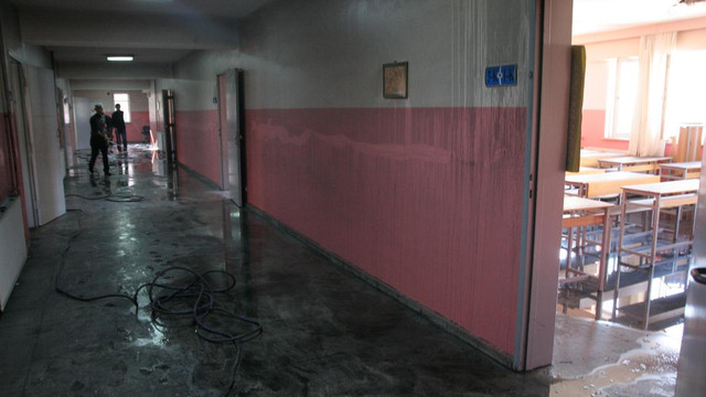 Diyarbakır'da okulun teröristlerce ateşe verilmesi