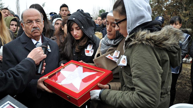 Diyarbakır'daki polis aracına saldırı