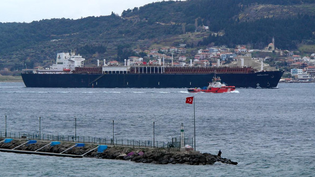 Doğalgaz tankeri Çanakkale Boğazı'ndan geçti