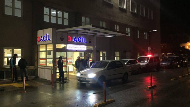 Doktor hasta yakını tarafından silahla yaralandı