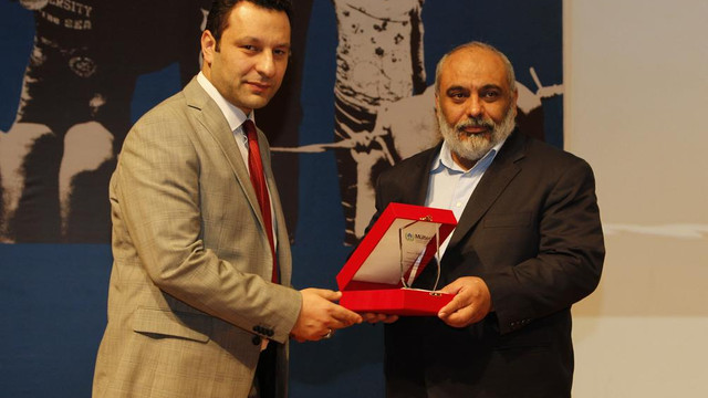 "Dünya İnsan Hakları Gününde İnsan Hakları Perspektifinde Mültecilik" sempozyumu