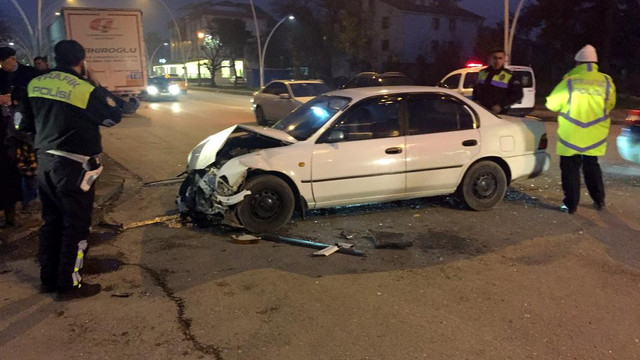 Düzce'de otomobil ile minibüs çarpıştı: 3 yaralı