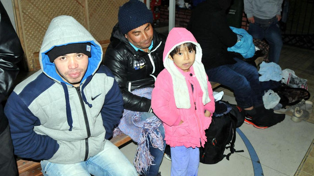 Ege Denizi'nde mahsur kalan kaçaklar kurtarıldı