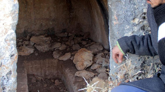 Elazığ'daki tarihi kaya mezarları gün yüzüne çıkarılacak