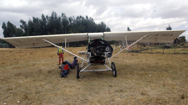 Etiyopyalı mucit kendi imkanlarıyla uçak yaptı