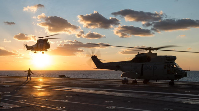 Fransa Cumhurbaşkanı Hollande uçak gemisini ziyaret edecek