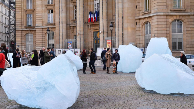 Grönland'ın buzu Paris'e geldi
