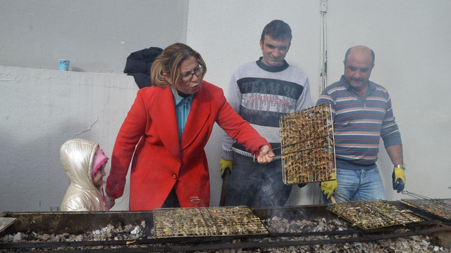 Hamsiden yapılan suşi ve kokoreç ilgi gördü