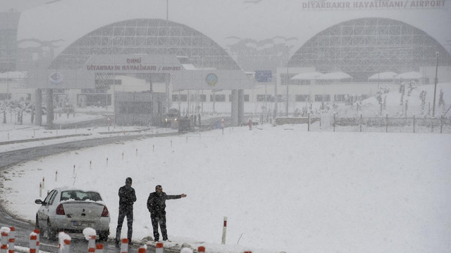 Hava ulaşımına kar engeli