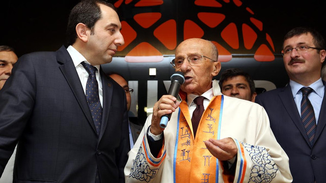 İlkokul mezunu hayırseverin "fahri doktora" sevinci