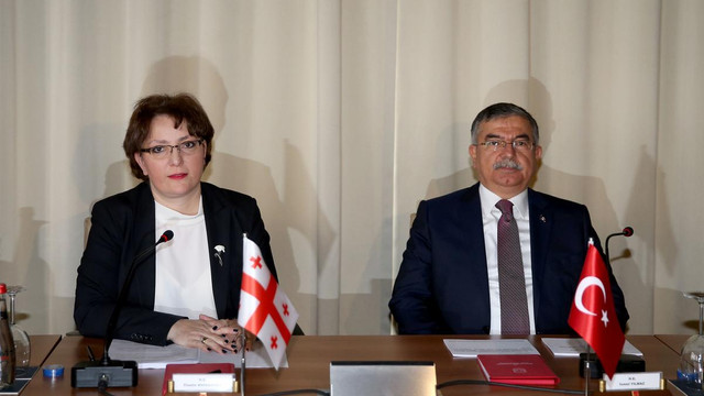 Milli Savunma Bakanı Yılmaz, Gürcü mevkidaşıyla görüştü