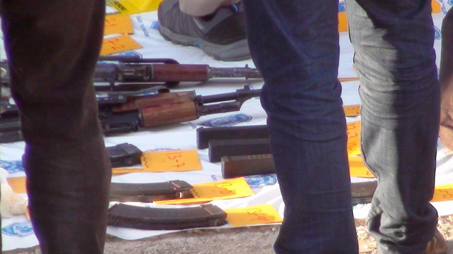 İstanbul'da çalıntı araçta silah ve bomba bulundu