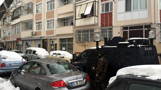 Uyuşturucu bağımlısı genç, 2 kişiyi rehin aldı