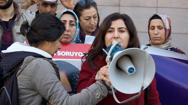 İzmir'de 1 aylık eşini öldüren sanığın yargılandığı dava