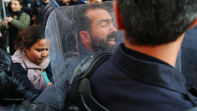 İzmir'de izinsiz gösteri