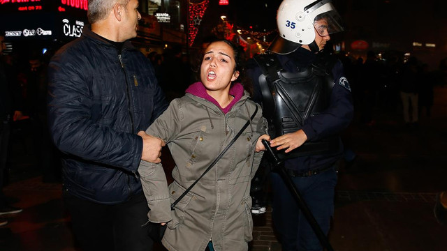 İzmir'de izinsiz gösteri