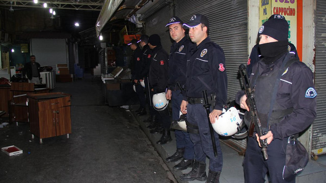 Kaçak içkileri düdüklü tencereye saklamışlar