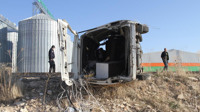 Karaman'da işçileri taşıyan minibüs devrildi: 7 yaralı