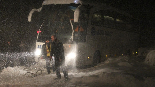 Kastamonu'nda yolcu otobüsü kara saplandı