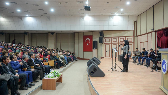 Konser bileti yerine kırtasiye malzemesi
