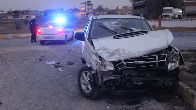 Konya'da belediye otobüsü ile pikap çarpıştı: 8 yaralı