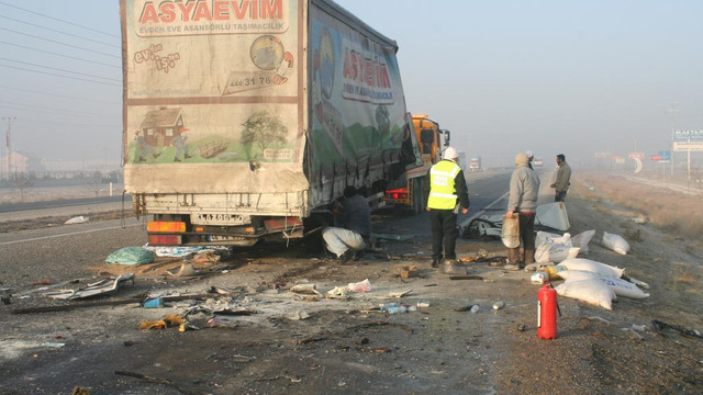 Konya'da zincirleme trafik kazası: 2 ölü, 1 yaralı