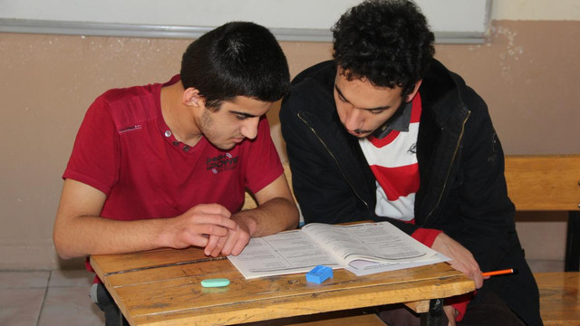 Görme engelli iki öğrenci Siyer-i Nebi sınavında ter döktü