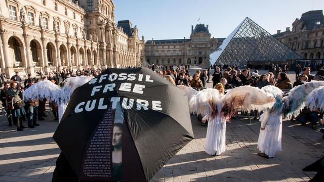 Louvre Müzesi'ne "iklim" protestosu