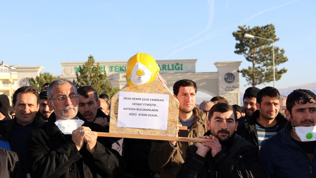 Maaşlarını alamayan işçilerinden eylem