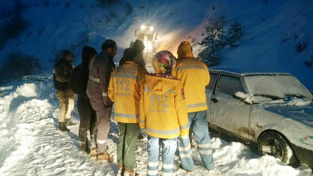 Mahsur kalan vatandaşları jandarma kurtardı