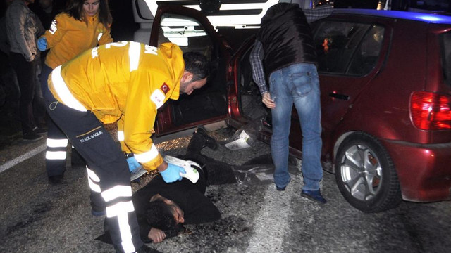Manisa'da otomobil ile tır çarpıştı: 2 yaralı
