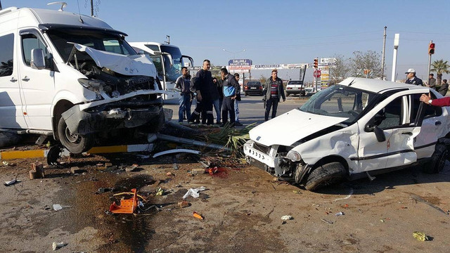 Manisa'da trafik kazası: 1 ölü, 8 yaralı
