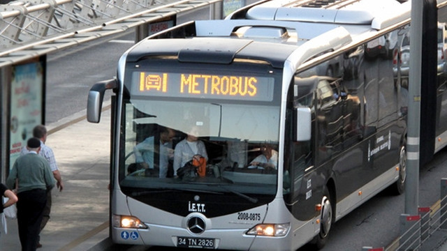 İstanbulda metrobüs kazası!