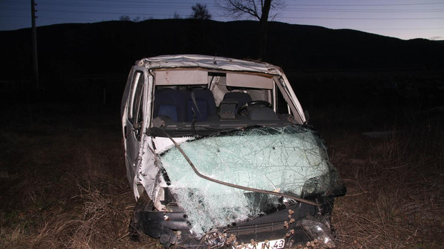 Minibüs şarampole devrildi: 1 ölü, 4 yaralı