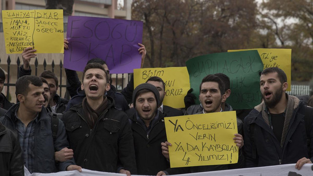 Öğrencilerden "formasyon" protestosu