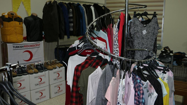 Öğrencilerin yüzünü "Sevgi Mağazası" güldürecek