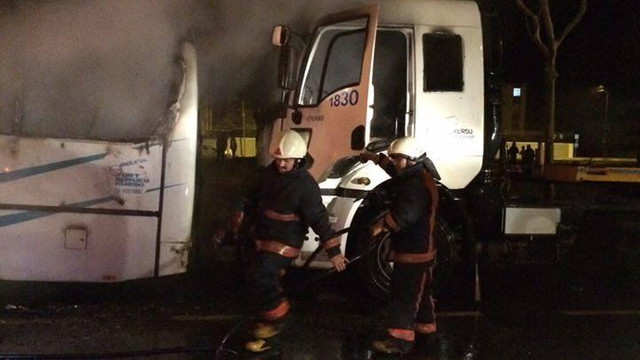 Park halindeki araçlara molotofkokteyl atıldı