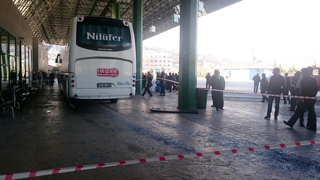 Perondaki otobüs ters yöne hareket etti: 3 yaralı