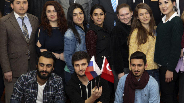 Rektör İbiş Rus öğrencilerle buluştu