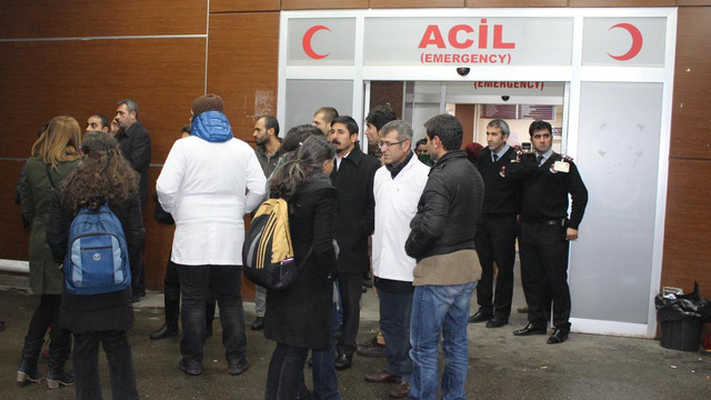 Sağlıkçı çalışanları terör saldırılarında ölen meslektaşlarını andı