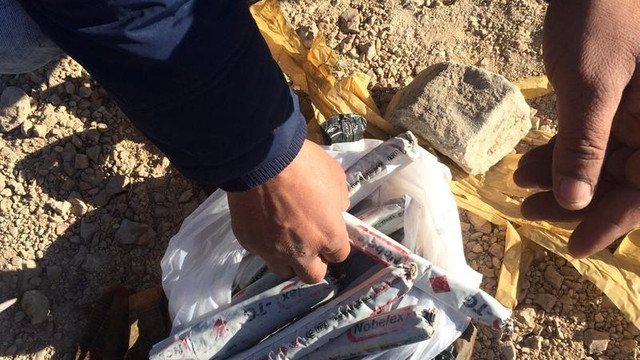 Şanlıurfa'da sıkıştırılmış dinamit lokumu ele geçirildi