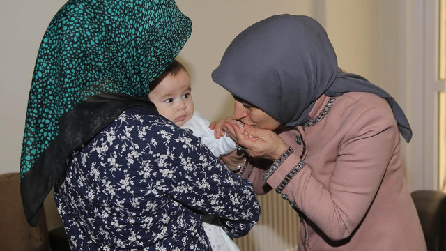 Sare Davutoğlu, Dursun bebeği ziyaret etti