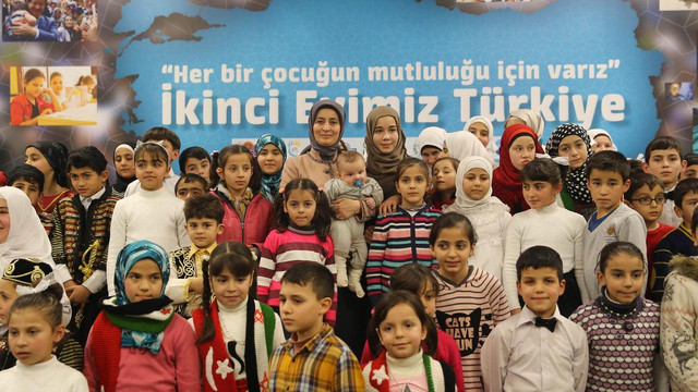 Sare Davutoğlu, Suriyeli yetimlerle buluştu