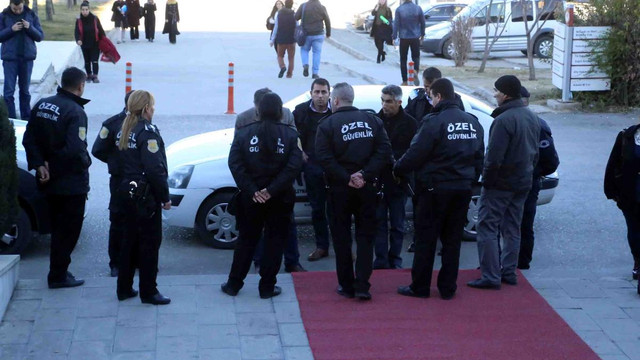 SDÜ'de İHH standına saldırı: 9 gözaltı